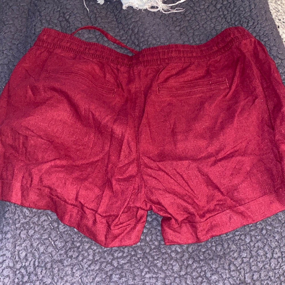 Burgundy short